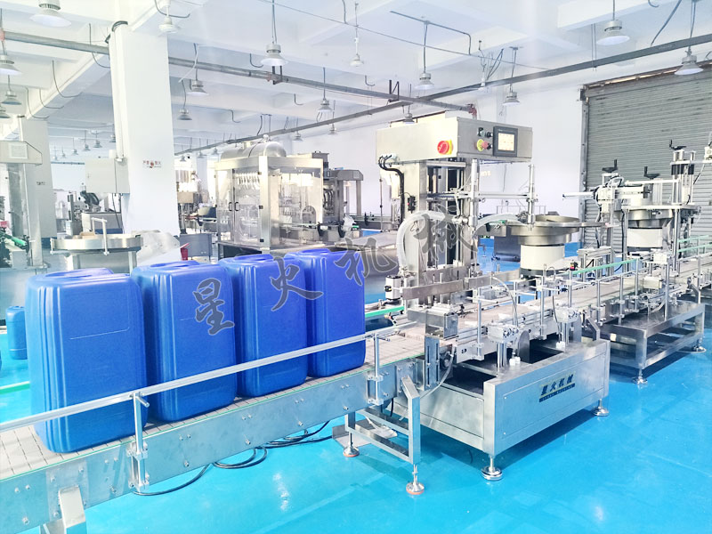 20KG化工溶液称重灌装机实拍