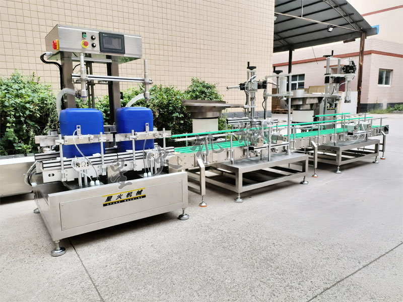 20KG化工溶液称重灌装机生产线实拍