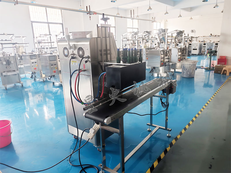 塑料瓶铝箔封口机